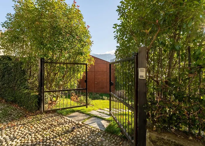 Zinnia Lakeview Apartment *