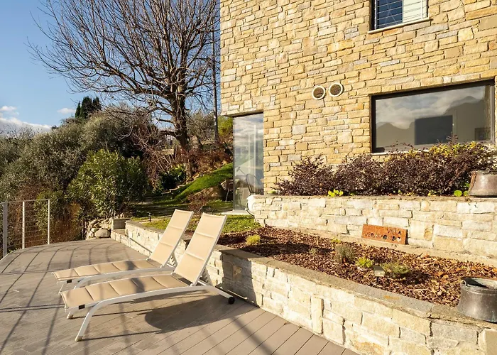 Zinnia Lakeview Bellagio