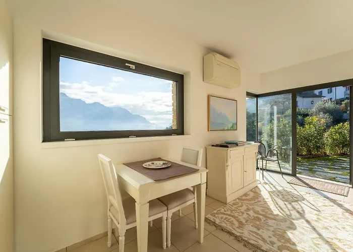 Zinnia Lakeview Bellagio