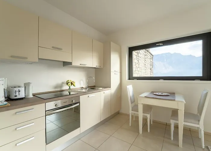 Zinnia Lakeview * Bellagio