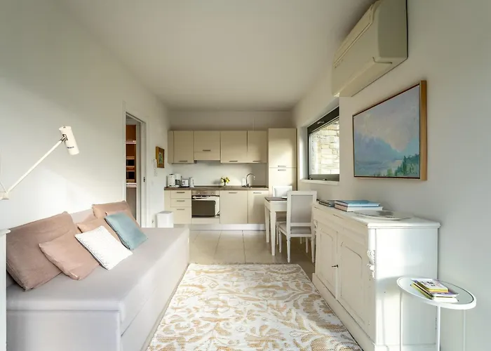 Zinnia Lakeview Bellagio