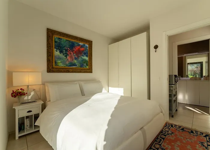 Zinnia Lakeview Bellagio