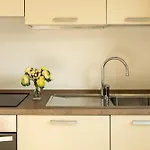 Zinnia Lakeview Apartmán