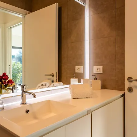 Апартаменты Zinnia Lakeview Белладжо